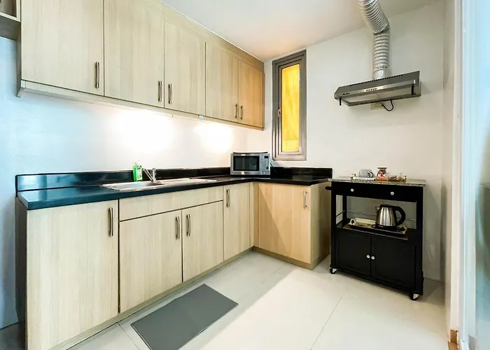 Corner 1br Unit With View Avant At The