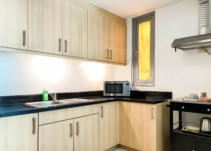 Apartahotel Corner 1br Unit With View Avant At The Manila