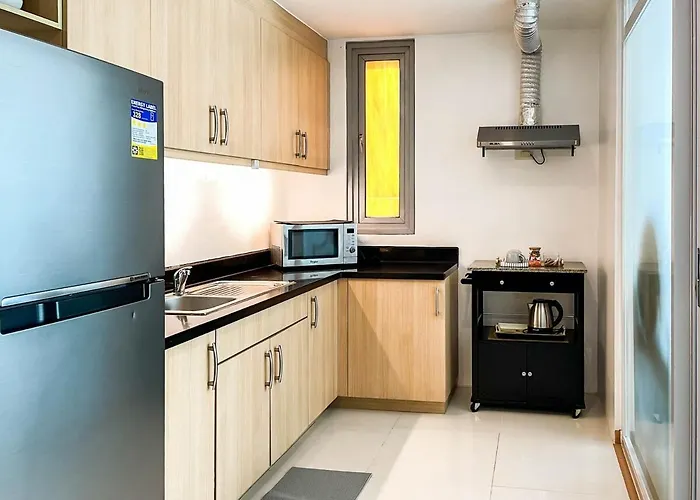 Apartahotel Corner 1br Unit With View Avant At The