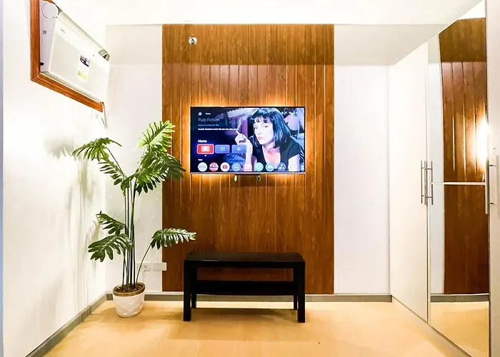 Corner 1br Unit With View Avant At The 4* Manila