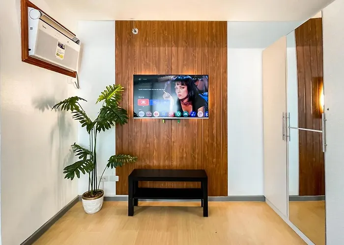 Corner 1br Unit With View Avant At The