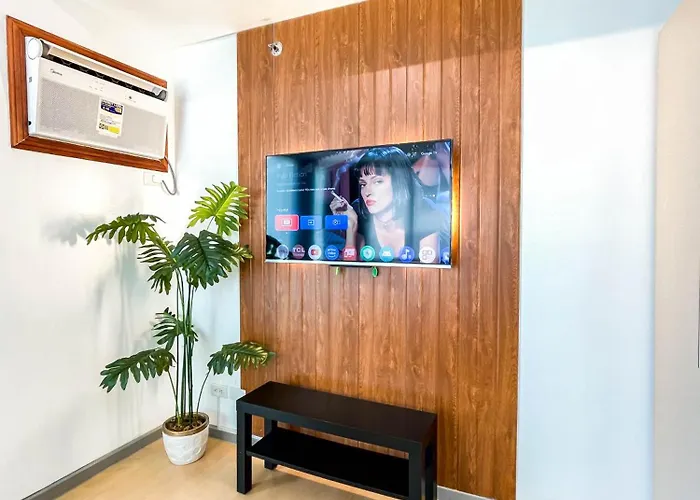 Corner 1br Unit With View Avant At The